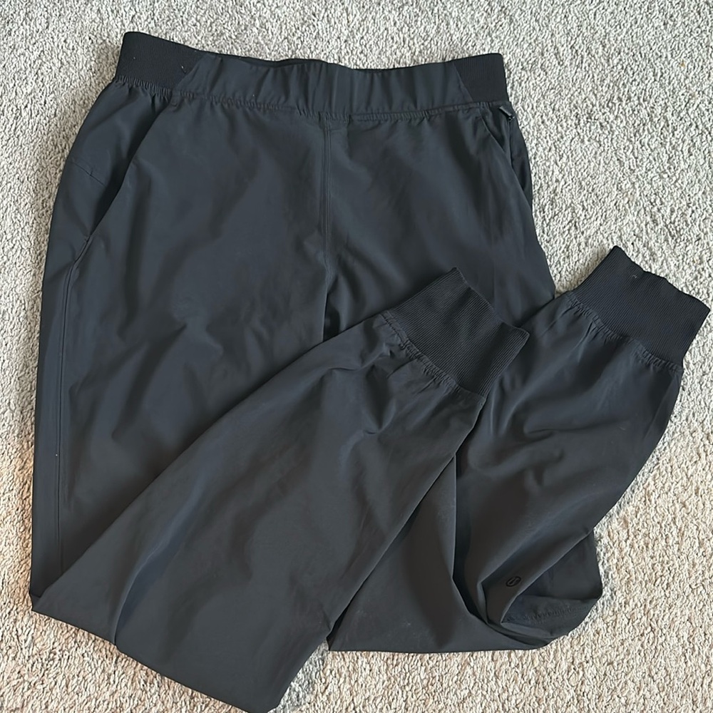 Lululemon black joggers size 6